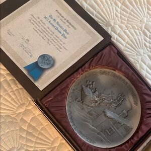 Hamilton Mint pewter Christmas Commemorative Plate. 1975 with Cert.of Auth.